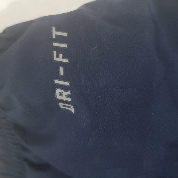 NIKE DRI FIT UNC SHORTS SIZE SMALL - Picture 4 of 6